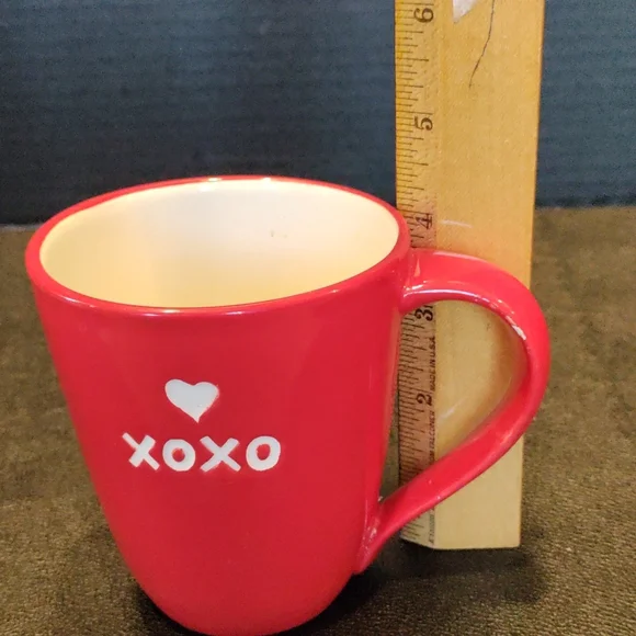 Hallmark heart "hugs & kisses" mug - Picture 12 of 15